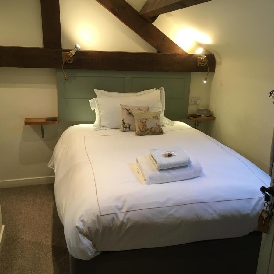 The Barn Hotell Monk Fryston Exteriör bild