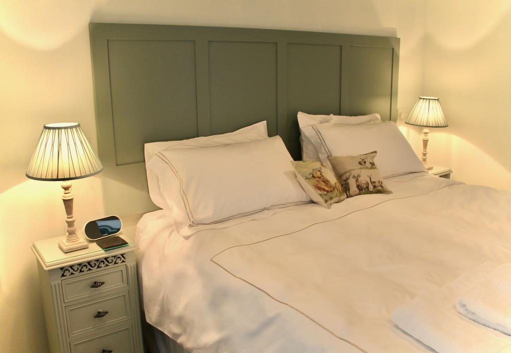 The Barn Hotell Monk Fryston Exteriör bild